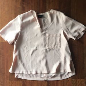 Light pink t-shirt with front pocket